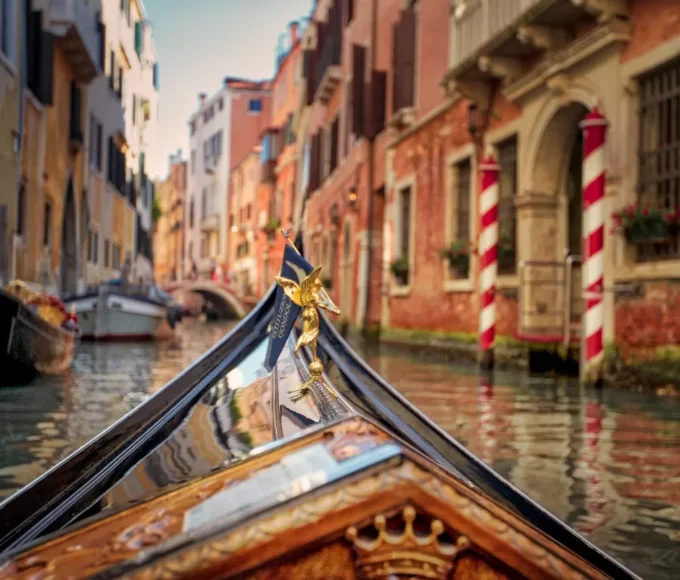 escapade-romantique-a-venise-canaux-et-histoire