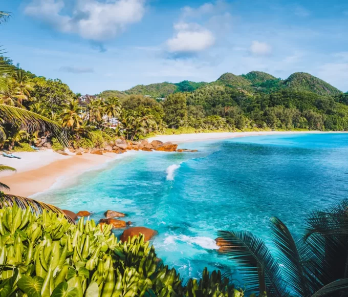 Au-delà des cartes postales : Plongée dans les cultures locales des îles exotiques