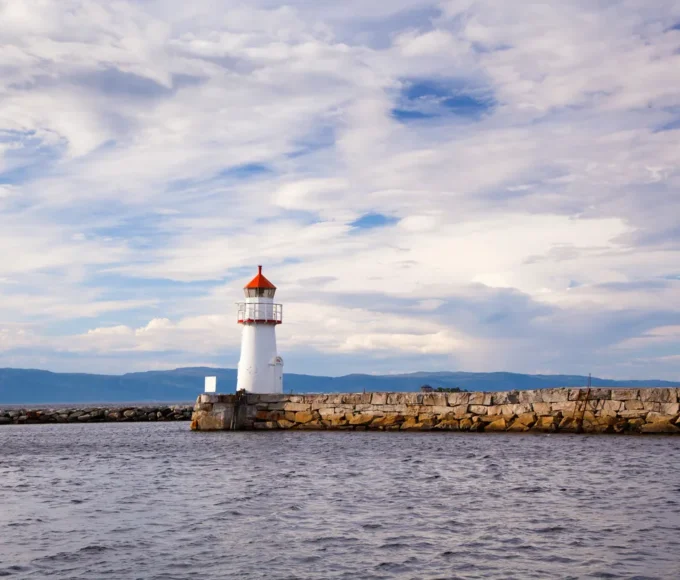 Dormir dans un phare au bord de la mer c'est possible