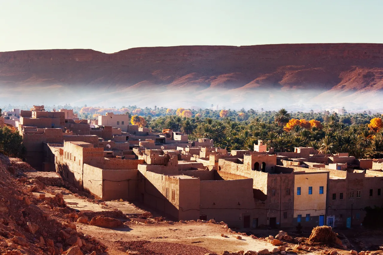 Maroc Envoûtant : Astuces pour S'Imprégner de l'Atmosphère Magique des Médinas.