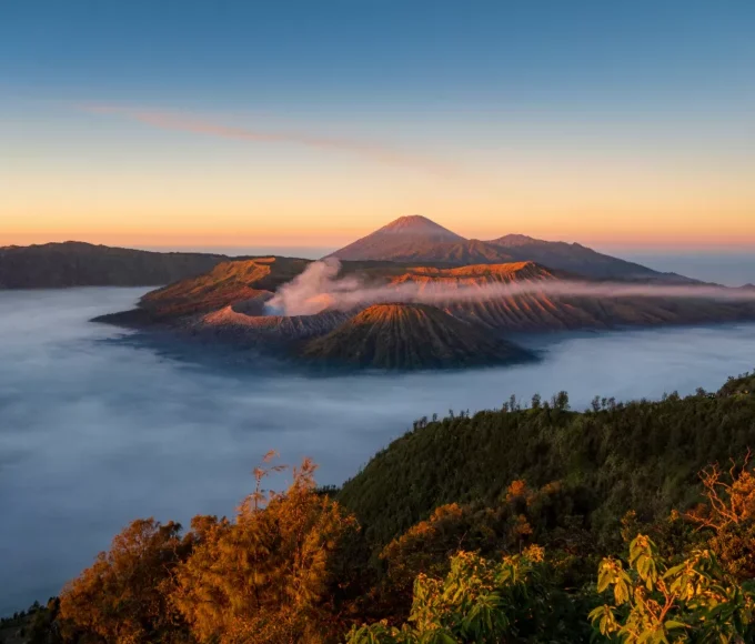 escalade-des-volcans-actifs-adrenaline-et-paysages-lunaires