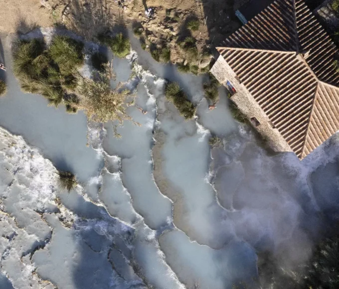 les-bains-thermaux-naturels-autour-du-globe-detente-et-bienfaits