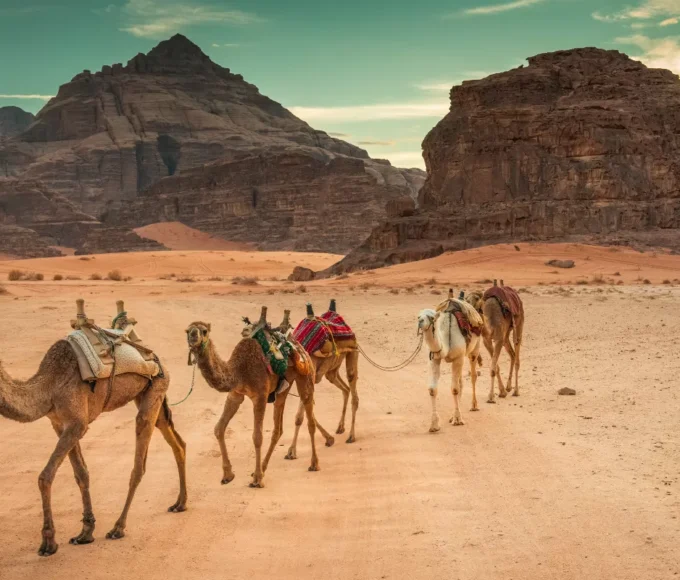 les-plus-beaux-treks-a-travers-les-deserts-partez-a-laventure-sur-les-sentiers-les-moins-frequentes