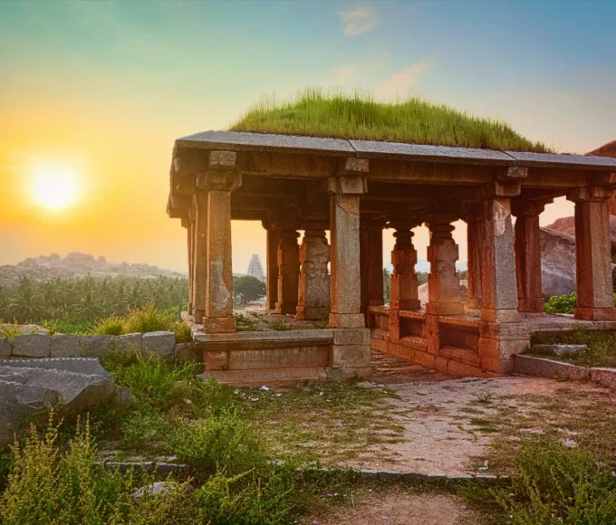 les-ruines-antiques-au-milieu-des-paysages-naturels-decouvertes-et-conseils-pour-un-voyage-inoubliable