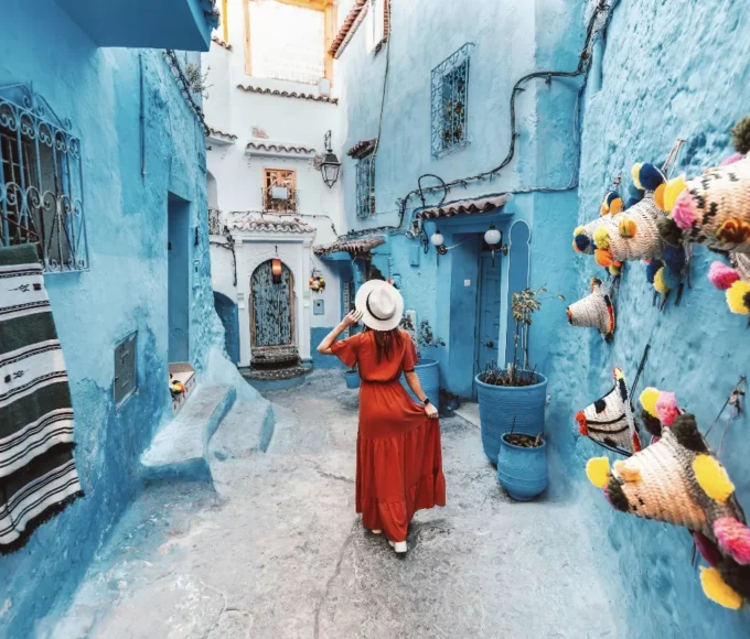 les-villes-bleues-du-maroc-une-explosion-de-couleurs-dans-un-desert-dore