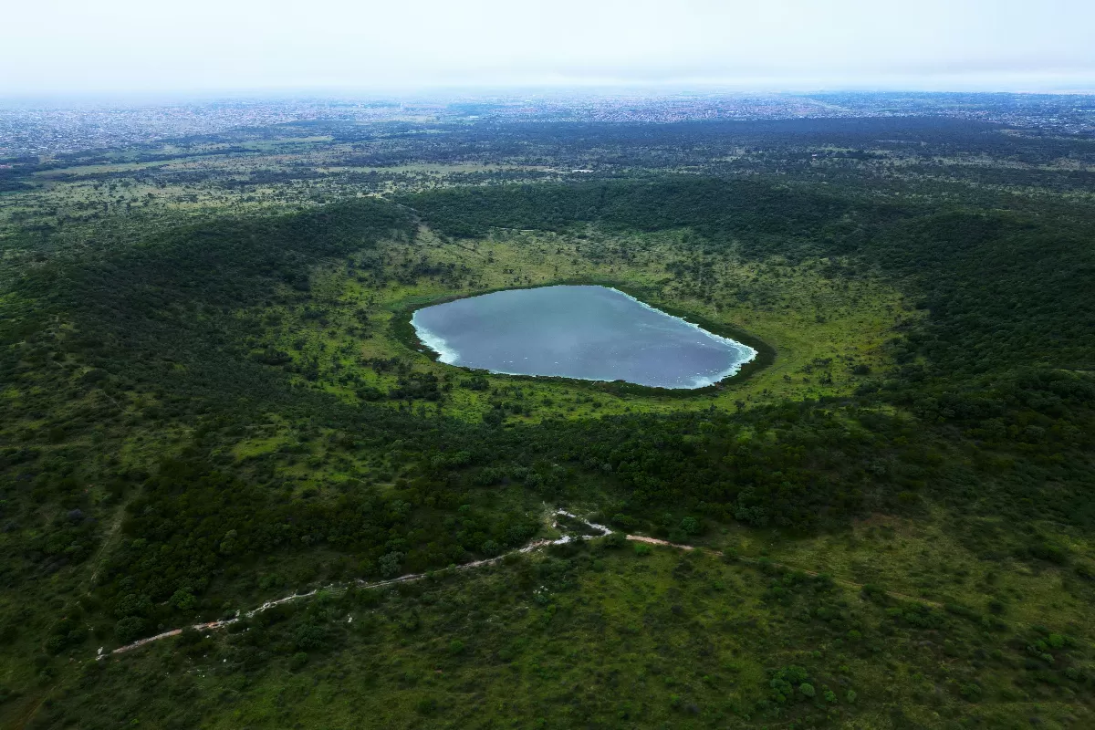 survoler-les-crateres-de-meteorites-impactes-spectaculaires-sur-terre