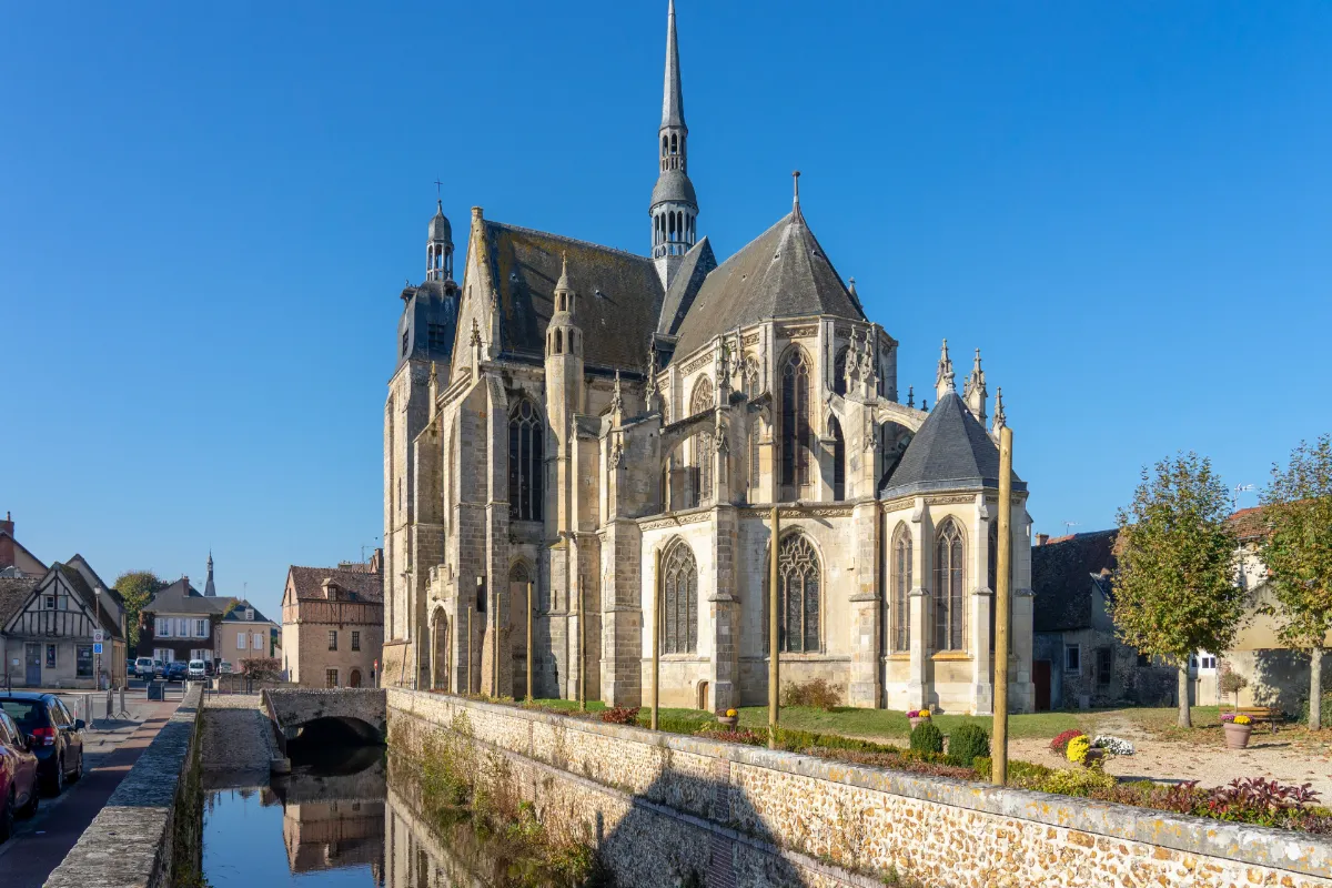 a-1h30-de-paris-cette-cite-medievale-meconnue-classee-parmi-les-plus-beaux-detours-de-france-merite-votre-visite