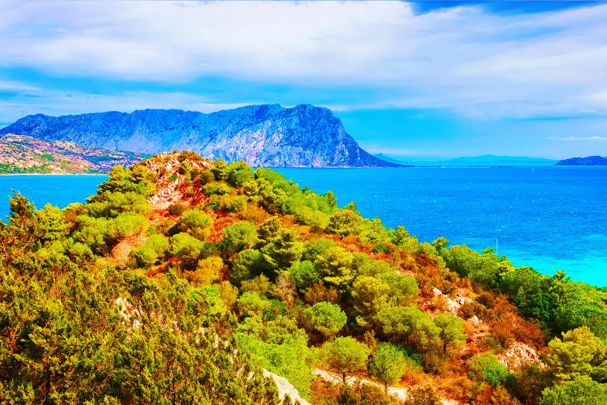 a-seulement-2-heures-de-paris-cette-perle-ensoleillee-offre-des-plages-sublimes-et-des-prix-attractifs