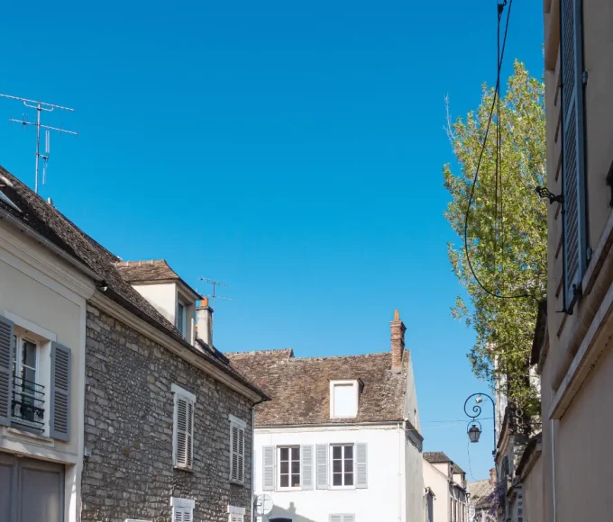 a-seulement-55-km-de-paris-decouvrez-ce-village-charmant-pour-une-escapade-inoubliable-milly-la-foret