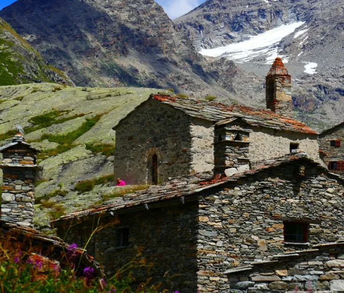 ce-village-perche-en-altitude-est-le-plus-haut-de-la-vallee-de-maurienne