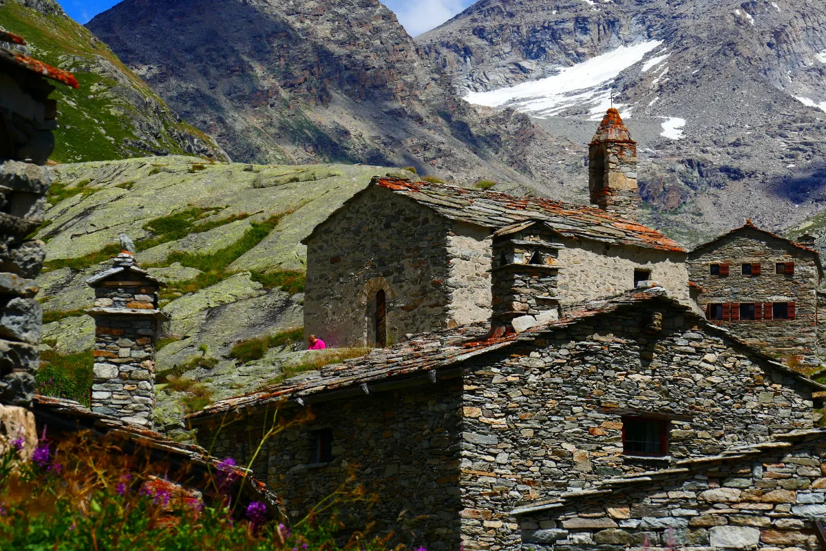 ce-village-perche-en-altitude-est-le-plus-haut-de-la-vallee-de-maurienne