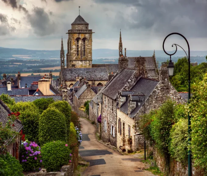 cette-cite-medievale-meconnue-de-bretagne-est-lunique-village-du-finistere-a-obtenir-le-label-plus-beau-village-de-france