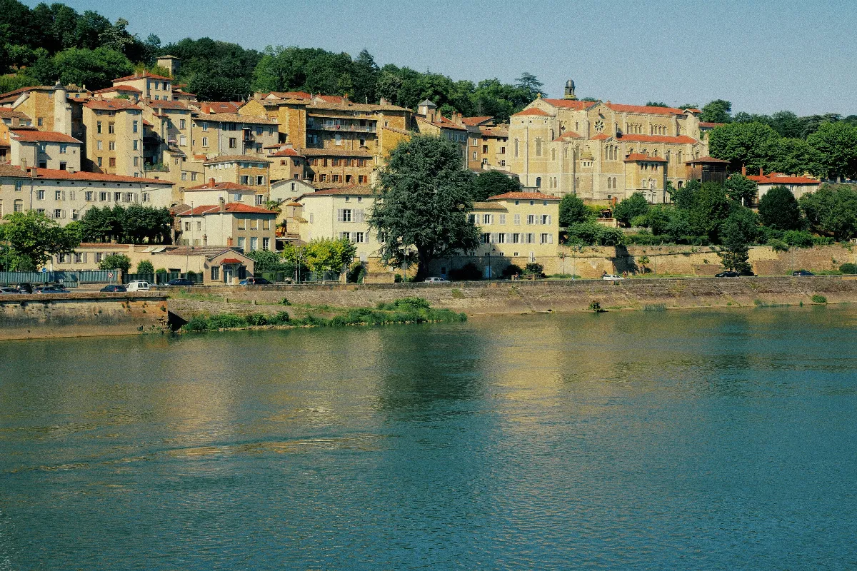 cette-pepite-meconnue-pres-de-lyon-dans-lain-vaut-absolument-le-detour