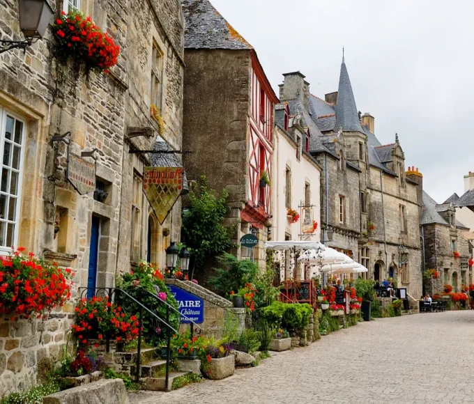 classe-parmi-les-plus-beaux-villages-de-france-et-labellise-petites-cites-de-caractere-ce-veritable-joyau-du-morbihan-est-a-decouvrir
