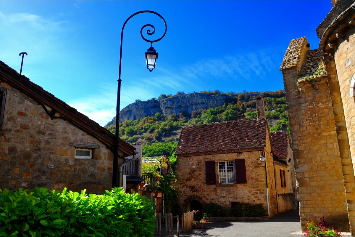 considere-comme-le-petit-versailles-doccitanie-ce-village-est-un-des-joyaux-de-france-autoire