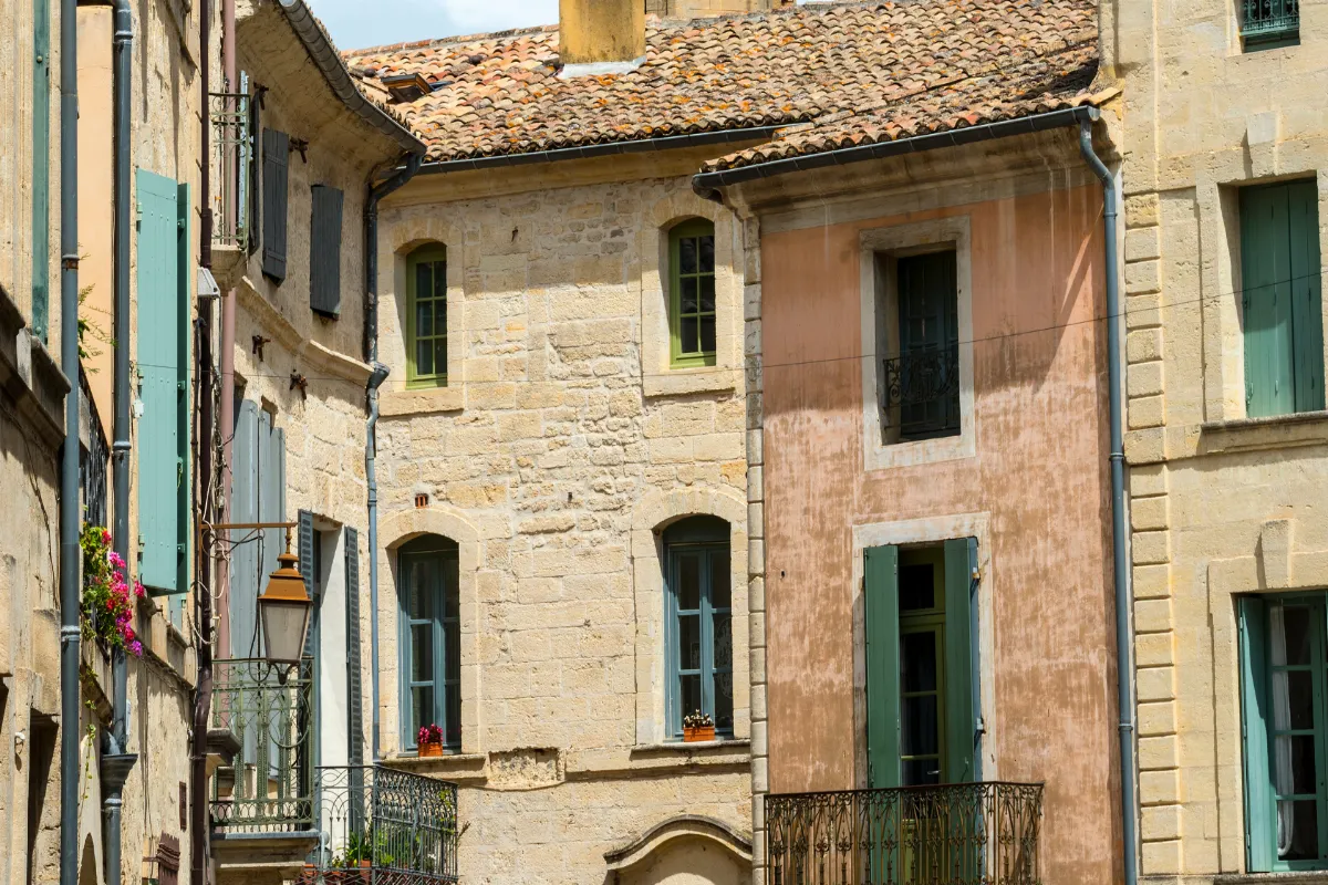 decouvrez-ce-joyau-medieval-du-gard-classe-7eme-ville-la-plus-accueillante-au-monde-selon-booking