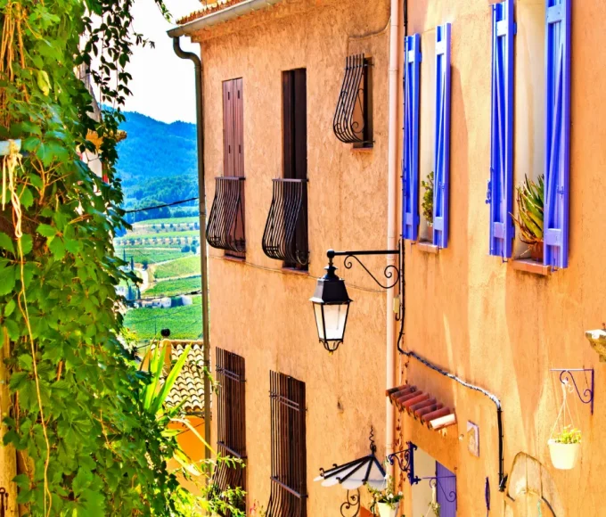 decouvrez-ce-village-du-var-en-provence-alpes-cote-dazur-vins-de-bandol-vues-spectaculaires-et-riche-patrimoine-provencal