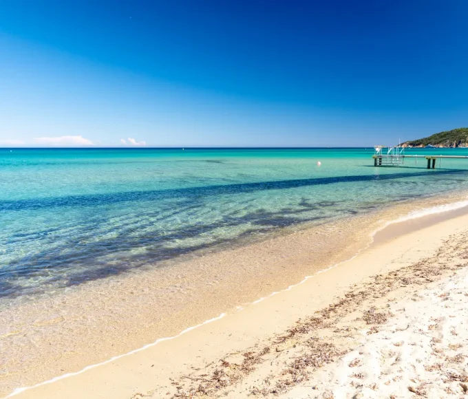 decouvrez-cette-plage-secrete-du-var-un-veritable-havre-de-paix-pour-des-vacances-parfaites-la-plage-de-pampelonne