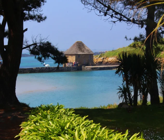 en-seulement-15-km-cette-ile-paradisiaque-est-le-plus-petit-departement-francais