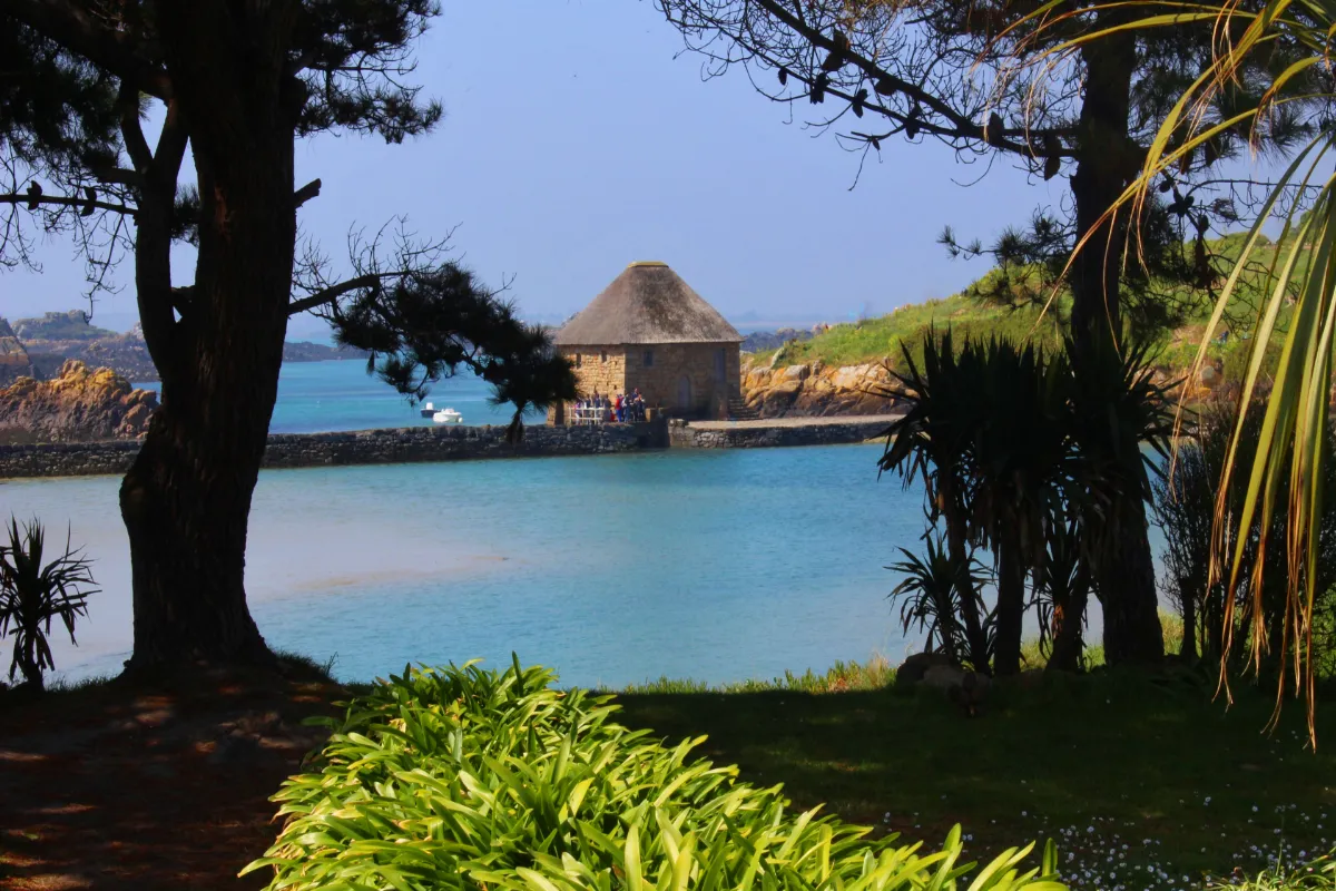 en-seulement-15-km-cette-ile-paradisiaque-est-le-plus-petit-departement-francais