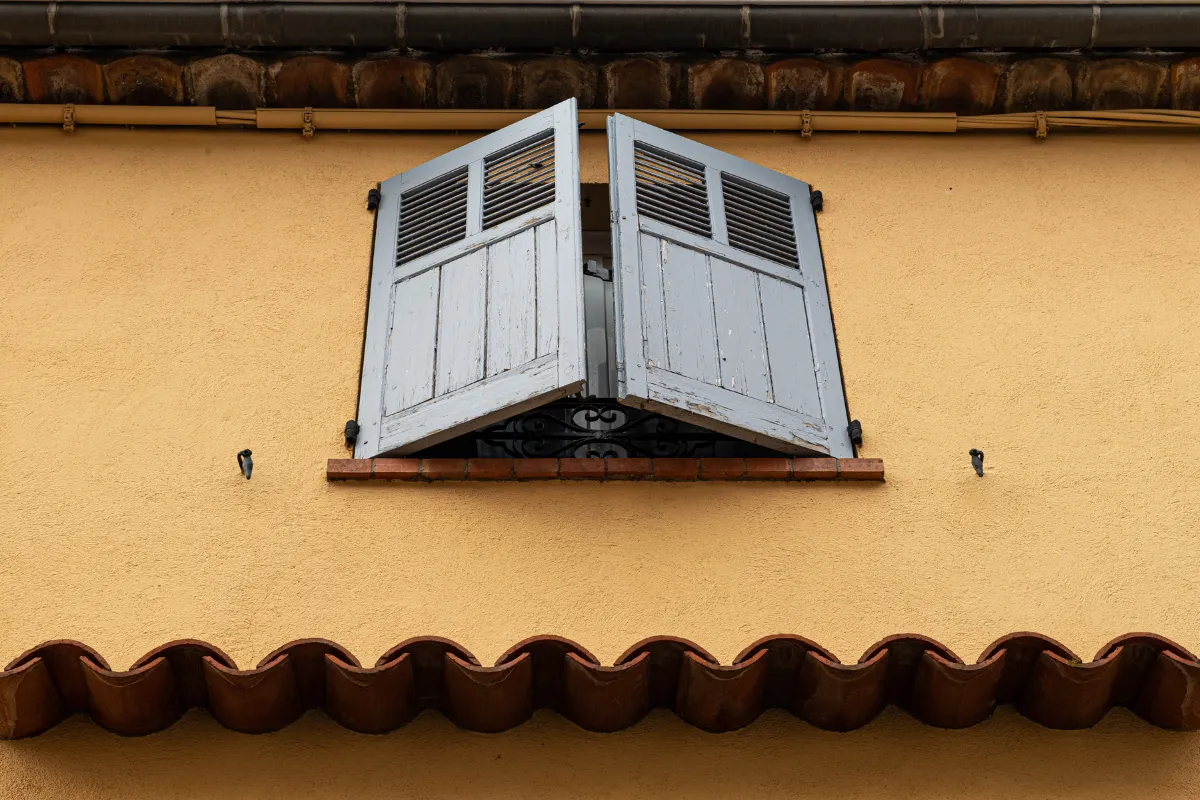 les-habitants-de-ce-village-de-la-cote-dazur-ont-disparu-pendant-150-ans-avant-de-revenir