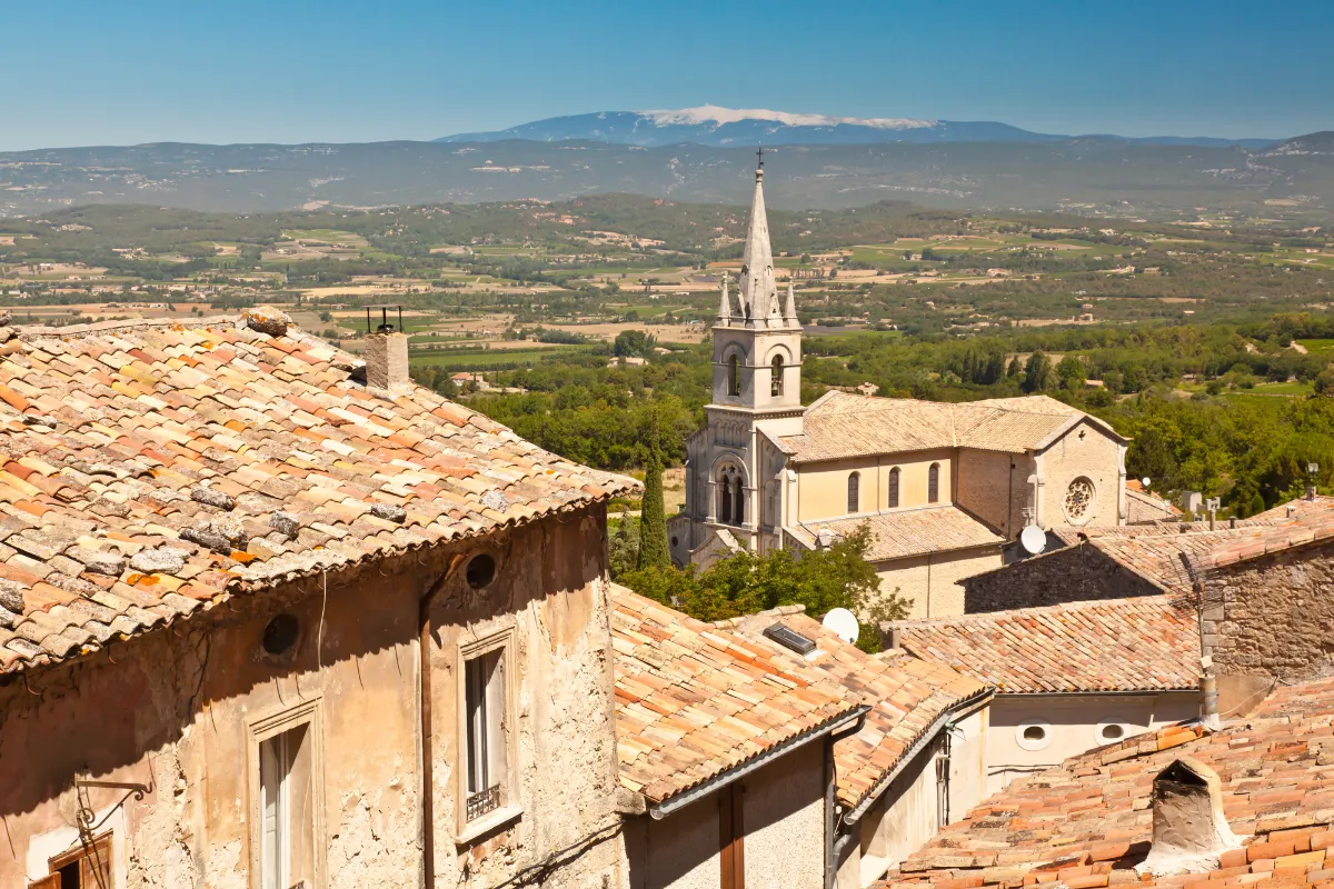 surnomme-le-refuge-des-bons-vivants-ce-village-du-luberon-celebre-lart-de-vivre-provencal-comme-nul-autre-bonnieux