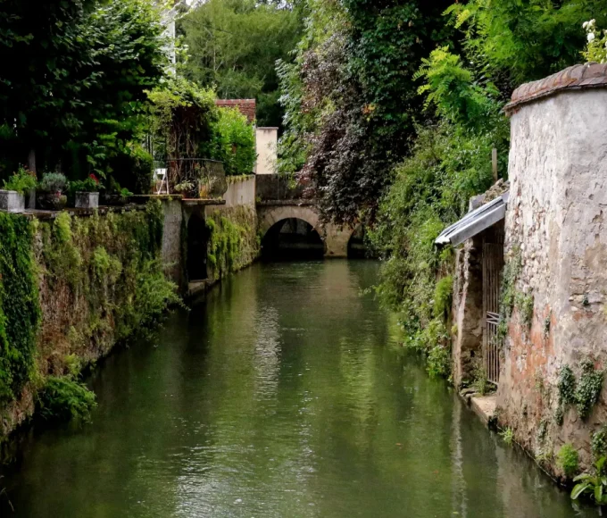 surnommee-la-venise-dile-de-france-decouvrez-ce-village-accessible-en-pass-navigo-pour-une-bulle-de-nature-a-deux-pas-de-paris
