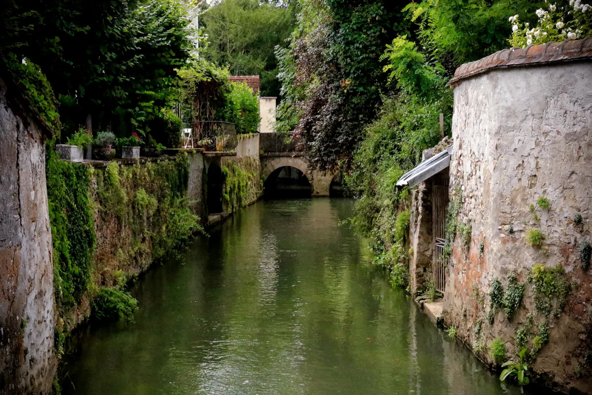 surnommee-la-venise-dile-de-france-decouvrez-ce-village-accessible-en-pass-navigo-pour-une-bulle-de-nature-a-deux-pas-de-paris