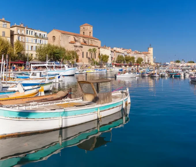 avec-ses-deux-magnifiques-calanques-cette-ville-est-aussi-le-berceau-du-tout-premier-film-au-monde-ciotat