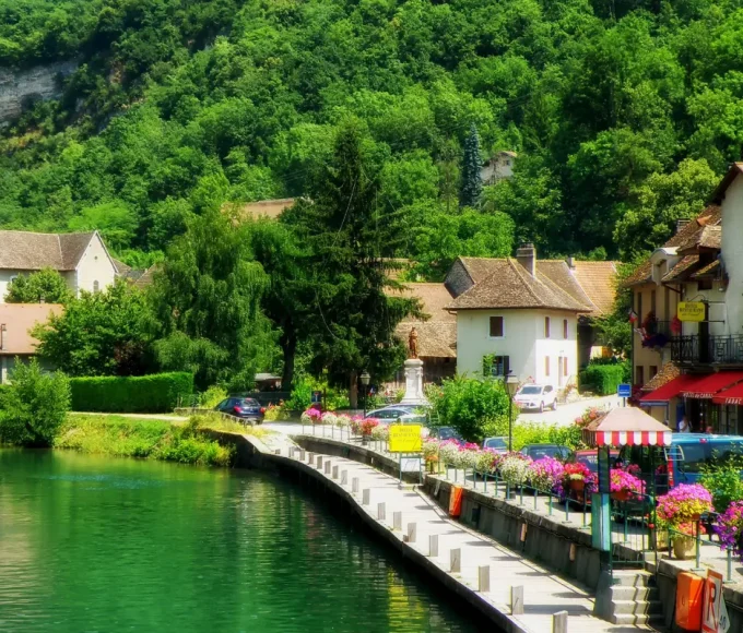 considere-comme-lun-des-plus-beaux-villages-de-la-drome-decouvrez-cette-perle-cachee