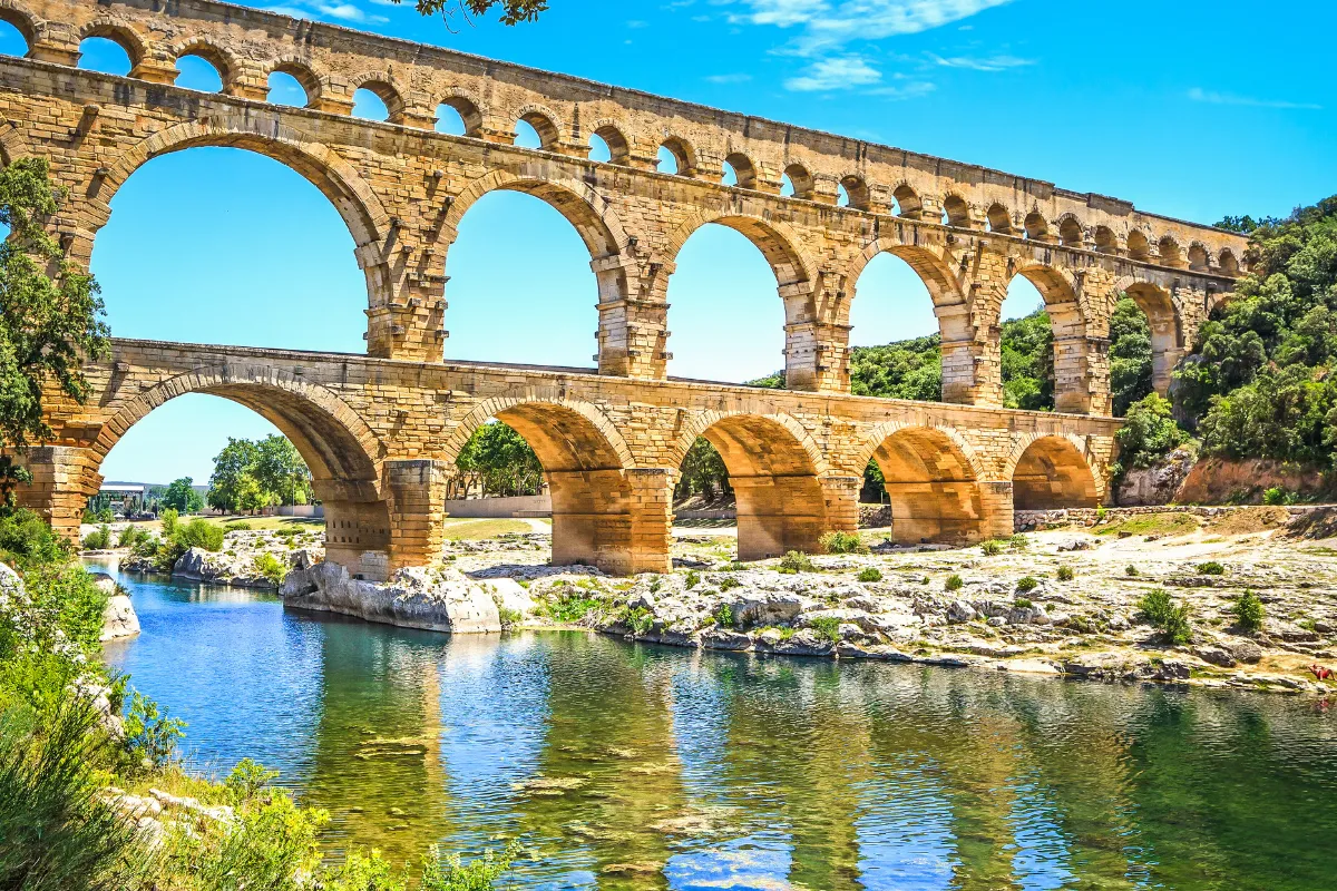 parcourez-ce-fabuleux-itineraire-dans-le-gard-une-aventure-a-vivre-au-moins-une-fois-dans-sa-vie-nimes-cevennes-ales-uzege-pont-du-gard-vallee-du-rhone-tavel-camargue
