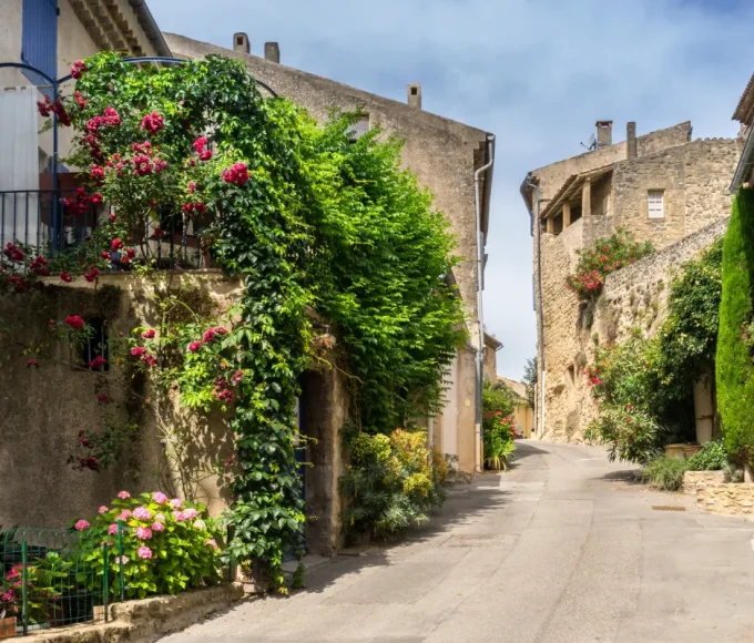 surnomme-le-diamant-du-vaucluse-ce-village-est-une-perle-a-decouvrir-ansouis