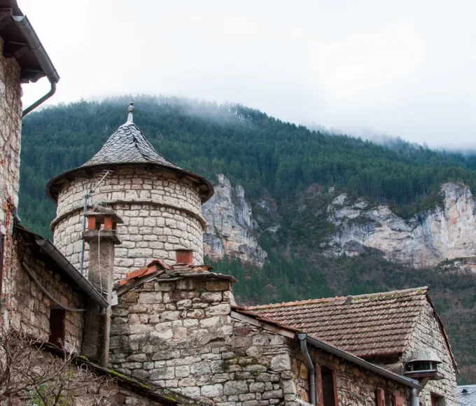 surnomme-le-joyau-medieval-cache-de-lozere-decouvrez-ce-tresor-enchanteur