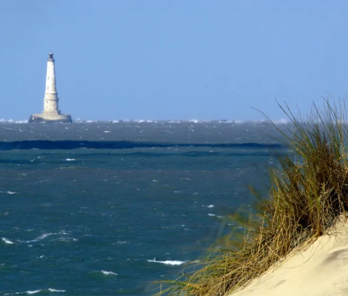 apparue-mysterieusement-en-2009-cette-ile-au-large-dun-phare-en-gironde-na-toujours-pas-de-nom