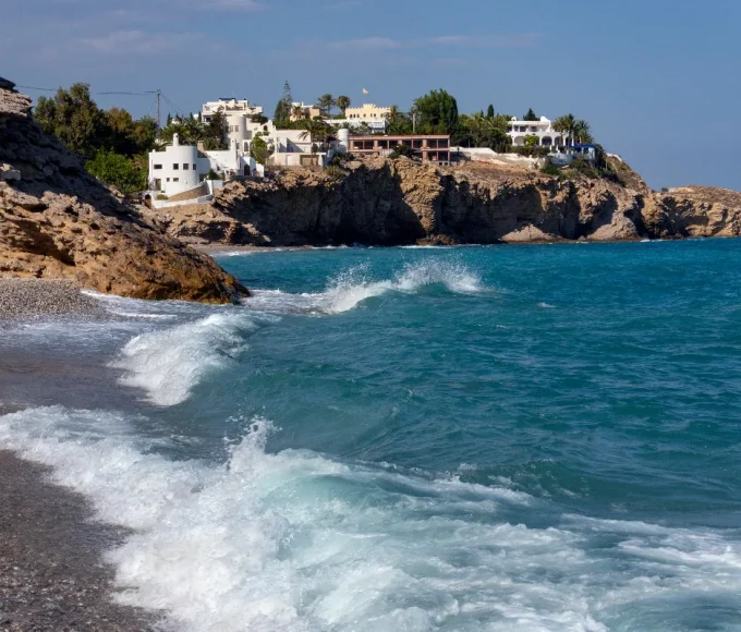 au-bord-de-la-mer-ce-petit-village-meconnu-en-espagne-a-ete-elu-plus-beau-joyau-cache-deurope-en-2024