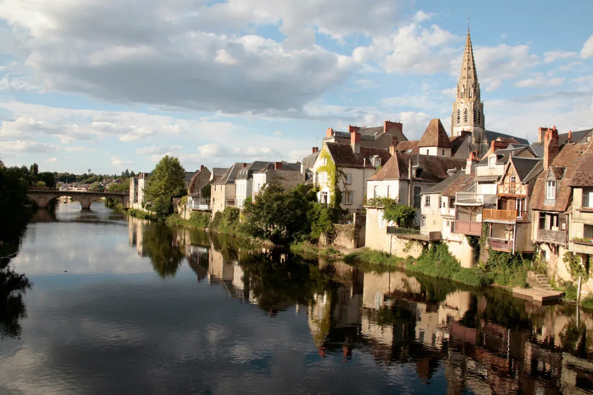 baptise-la-venise-du-berry-ce-petit-village-colore-vaut-le-detour-voici-ou-il-se-trouve