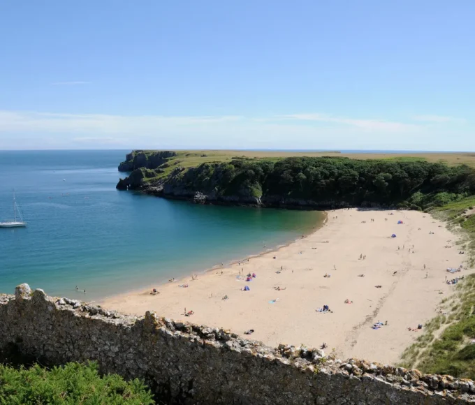 elue-plus-belle-plage-deurope-en-2024-quelle-est-cette-plage-isolee-accessible-uniquement-a-pied