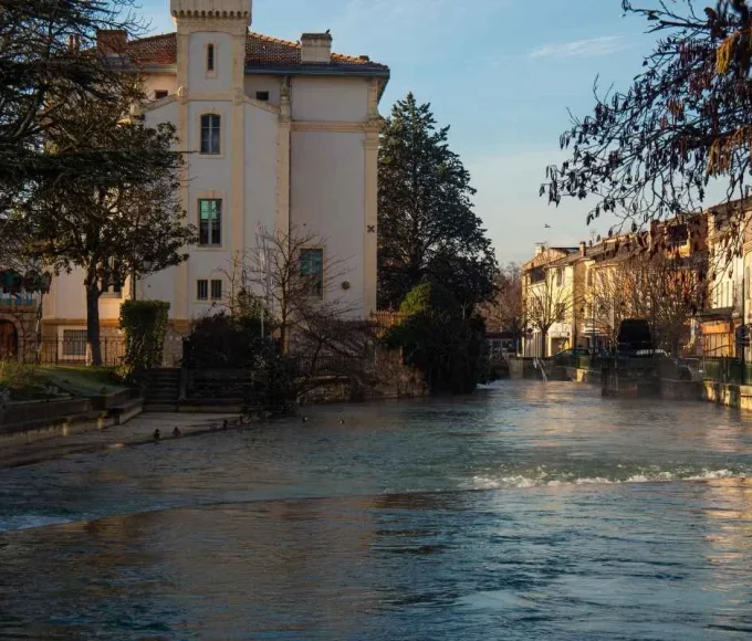 nallez-plus-a-venise-ce-village-du-vaucluse-vous-offre-des-panoramas-tout-aussi-magiques