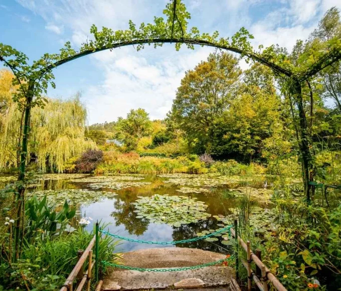 observez-en-avant-premiere-les-lieux-de-tournages-de-la-saison-4-de-emily-in-paris
