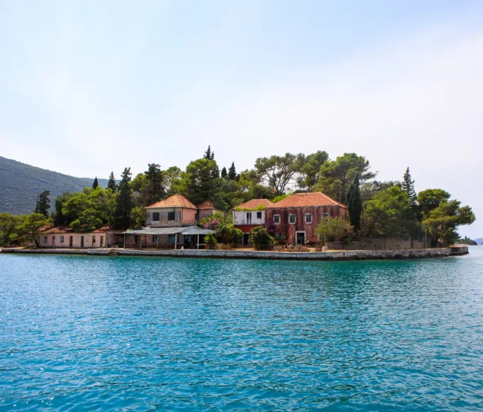 peuple-dune-seule-habitante-ce-lieu-unique-en-europe-est-surnomme-lile-de-la-vie-decouvrez-pourquoi