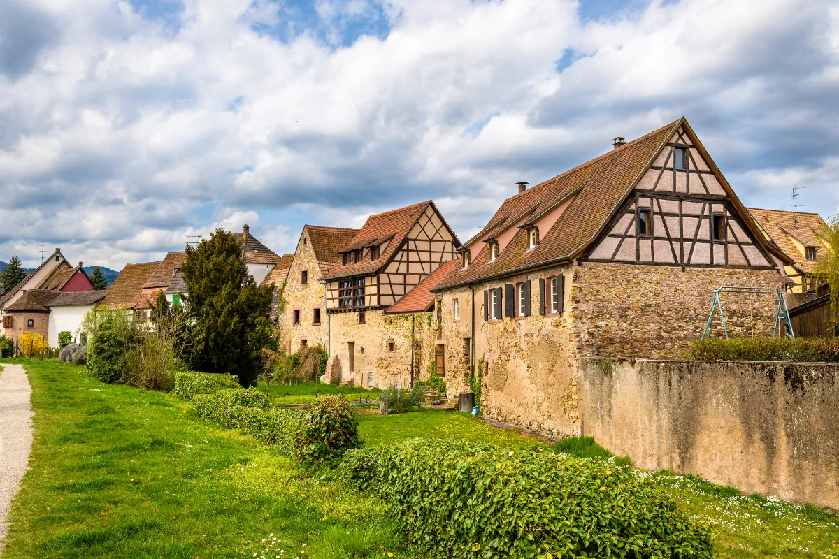pour-les-vacances-dautomne-optez-pour-ces-3-regions-en-france-et-decouvrez-des-paysages-a-couper-le-souffle