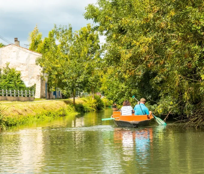 surnomme-la-venise-verte-decouvrez-un-cadre-naturel-dexception-au-coeur-de-la-charente-maritime
