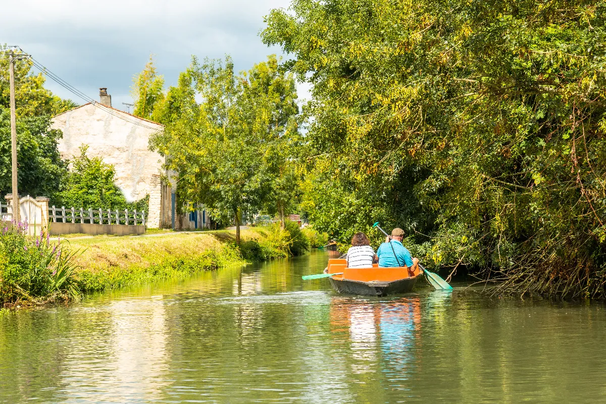 surnomme-la-venise-verte-decouvrez-un-cadre-naturel-dexception-au-coeur-de-la-charente-maritime
