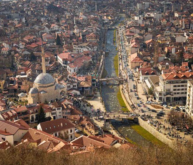 tres-peu-visite-le-plus-jeune-pays-deurope-presente-pourtant-de-nombreux-atouts-a-decouvrir