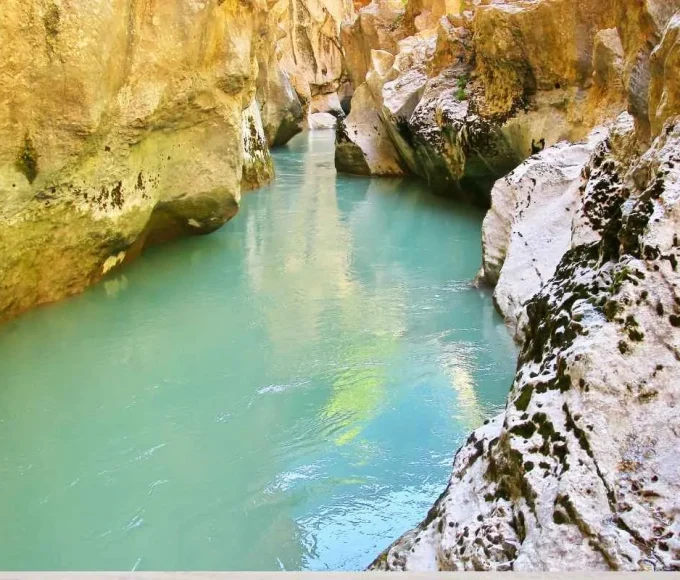 une-experience-inoubliable-cette-randonnee-dans-le-verdon-vous-emmene-a-travers-les-gorges-les-plus-profondes-deurope