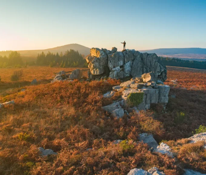 une-montagne-en-bretagne-decouvrez-ce-petit-mont-incroyable-situe-au-coeur-du-finistere