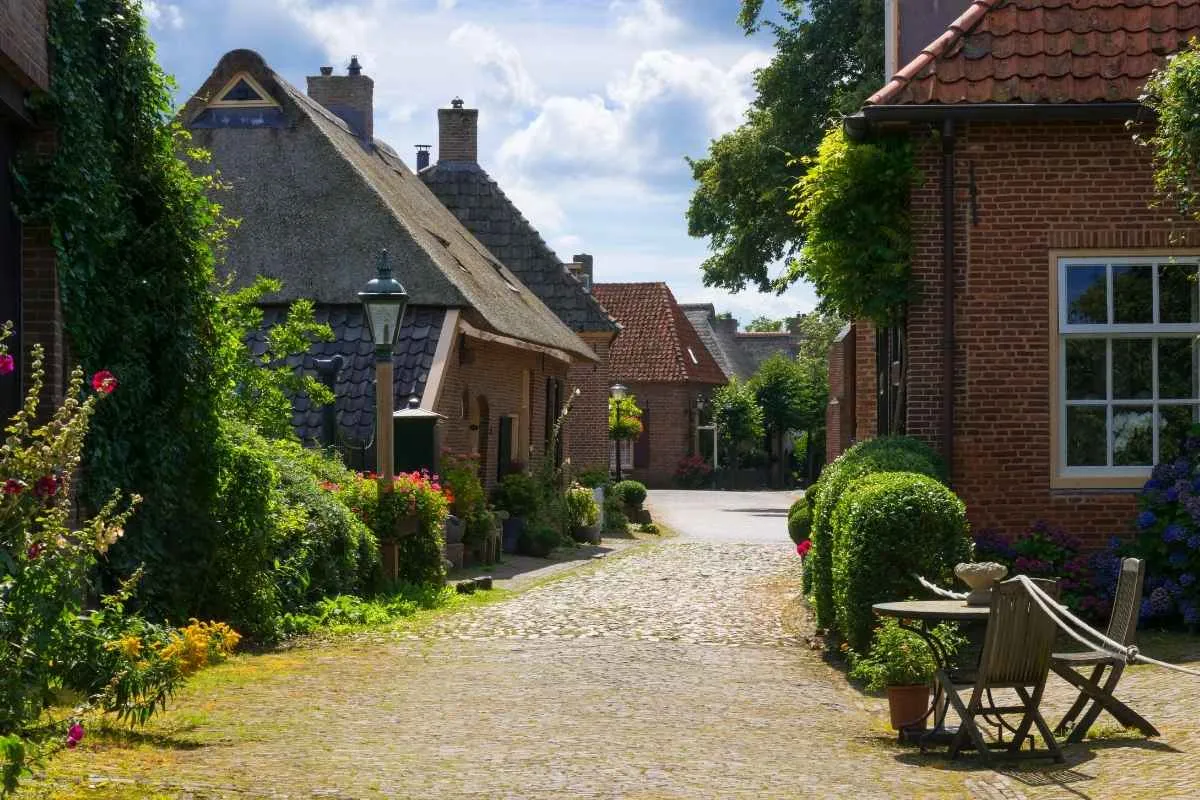 veritable-tresor-medieval-ce-village-cache-de-la-loire-figure-parmi-les-plus-beaux-villages-de-france