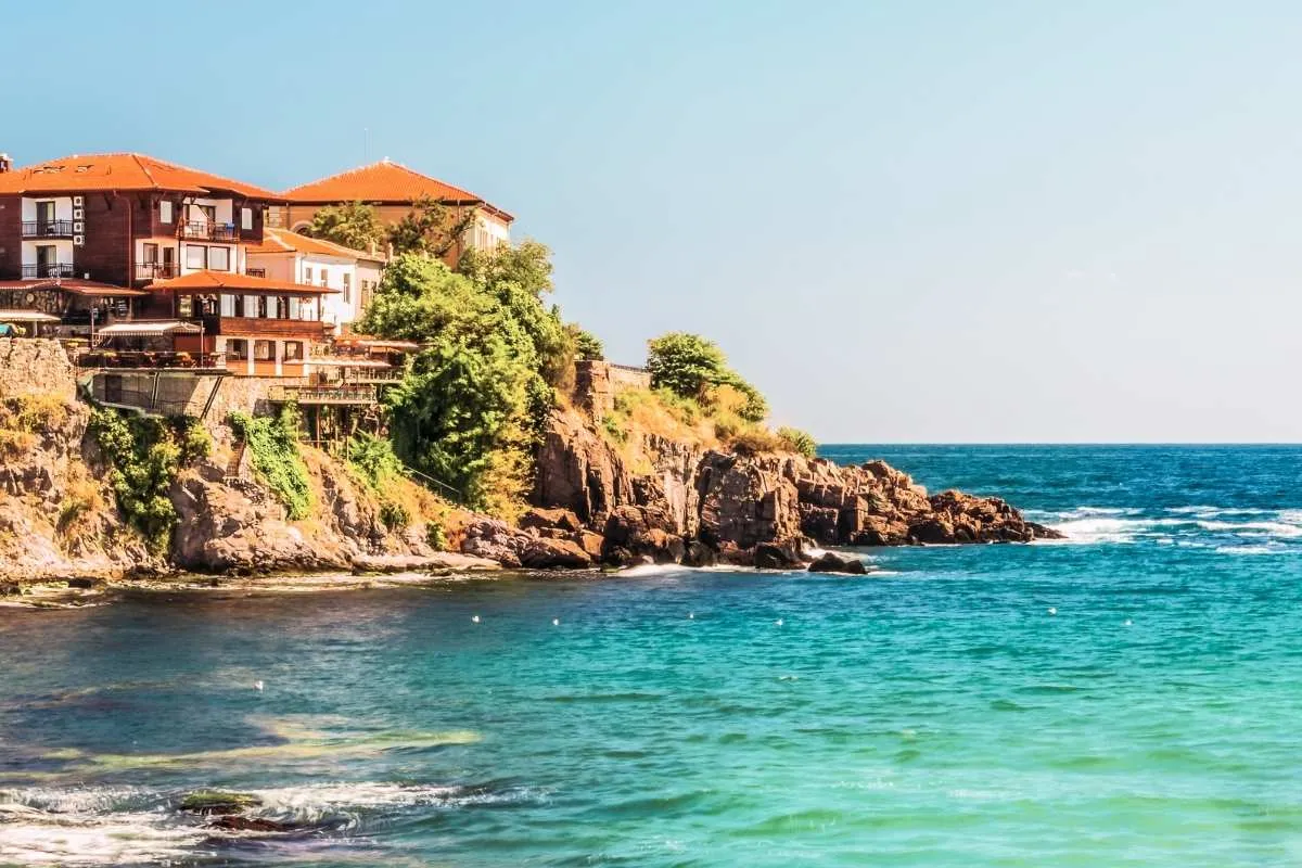 a-moins-de-3h-de-paris-voici-lendroit-ideal-pour-acheter-une-maison-avec-vue-sur-mer-a-petit-prix