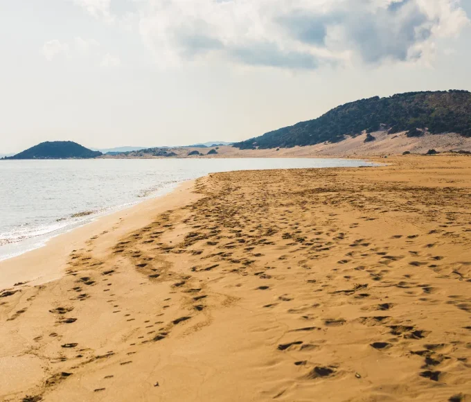 a-moins-de-4-heures-de-paris-ce-pays-vous-offre-des-paysages-dignes-des-plus-belles-plages-des-caraibes-voici-votre-prochaine-destination-vacances