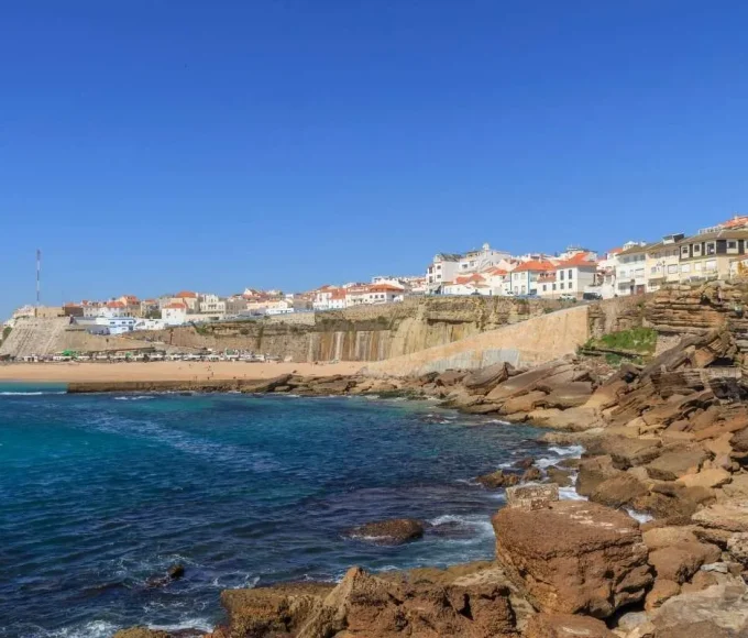 a-quelques-pas-de-lisbonne-ce-village-de-pecheurs-vous-eblouira-avec-ses-plages-incroyables